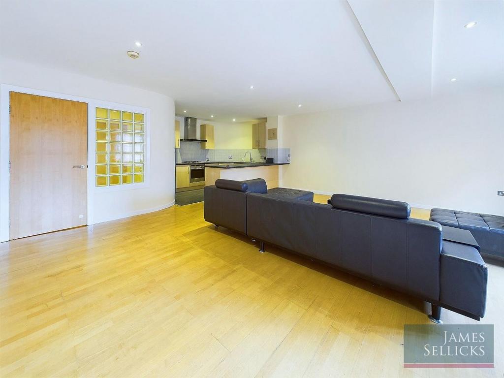 Open Plan Living/Dining Kitchen