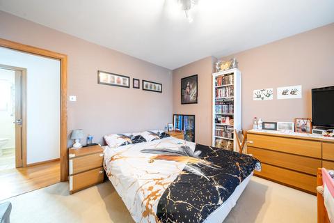 2 bedroom end of terrace house for sale, Malling Gardens, Morden SM4