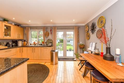 5 bedroom chalet for sale, St. Nicholas Road, Littlestone, New Romney, Kent