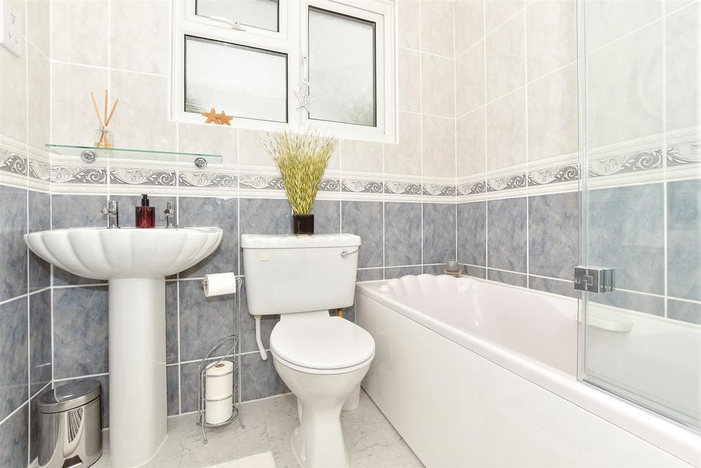 En-Suite Bathroom