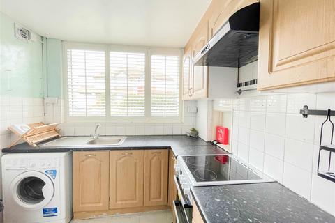 1 bedroom apartment to rent, Heatherset Gardens, London