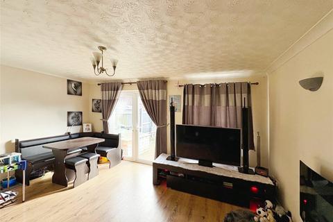 3 bedroom end of terrace house for sale, The Brambles, Holbeach, Spalding