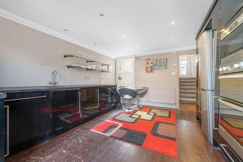 3 bedroom flat for sale, Hayter Road, SW2