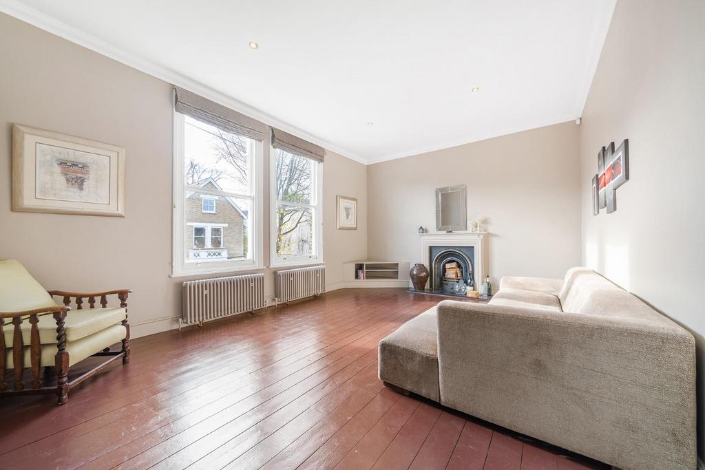 Hayter Road, SW2 3 bed flat for sale - £759,499