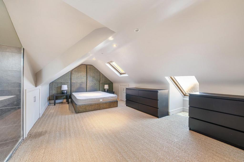 Bedroom 1 (2).jpg