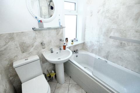 2 bedroom end of terrace house to rent, Chatsworth Road, Rainhill, L35