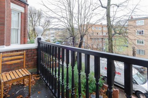 2 bedroom flat to rent, Tollington Park, Stroud Green, N4 2 Bedroom fklat with a small Balcony (Please note we are awaiting new photos)