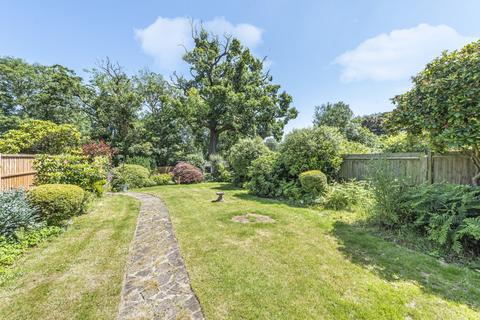 3 bedroom semi-detached house to rent, Ravensbourne Avenue Bromley BR2