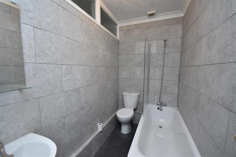 2 bedroom apartment to rent, Avondale Road, South Croydon