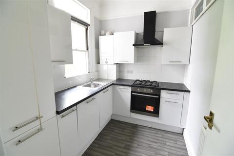 2 bedroom apartment to rent, Avondale Road, South Croydon