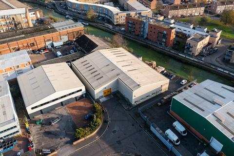 Industrial unit to rent, Bromley by Bow E3