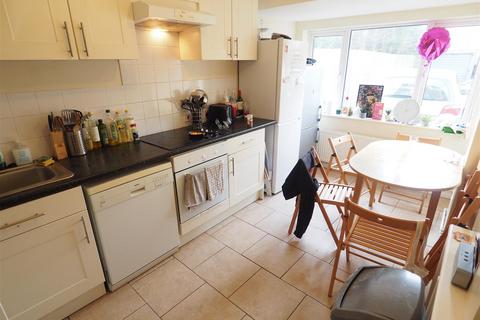 6 bedroom end of terrace house to rent, Stanway Close, Bath