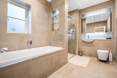 8 Seymour Drive, Ascot, SL5 8FX