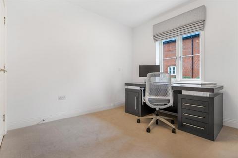 8 Seymour Drive, Ascot, SL5 8FX