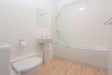 Studio to rent, Flat 2 Acacias