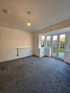 3 bedroom semi-detached house to rent, Barrow Way, Sheffield S25