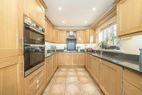 4 bedroom house for sale, Hutton Close, Walton-On-Thames KT12