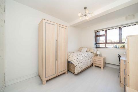 2 bedroom flat for sale, St. Peter's Street, London N1