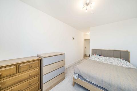 2 bedroom flat to rent, Healum Avenue, Southall UB2