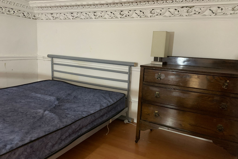 Studio to rent, Oakfield Avenue, Glasgow G12