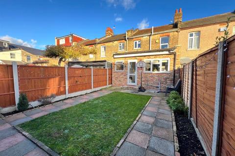 3 bedroom terraced house for sale, Guildford Road, Ilford