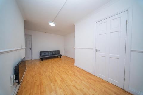 1 bedroom apartment to rent, Cambridge Close, Hounslow TW4