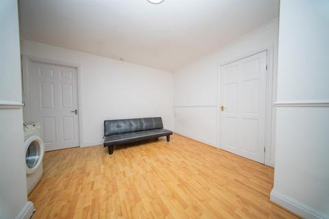 1 bedroom apartment to rent, Cambridge Close, Hounslow TW4