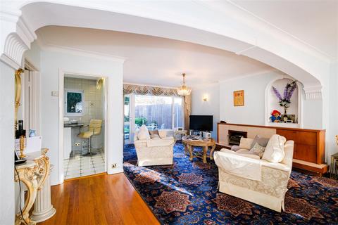 4 bedroom house for sale, Meadow Walk, London