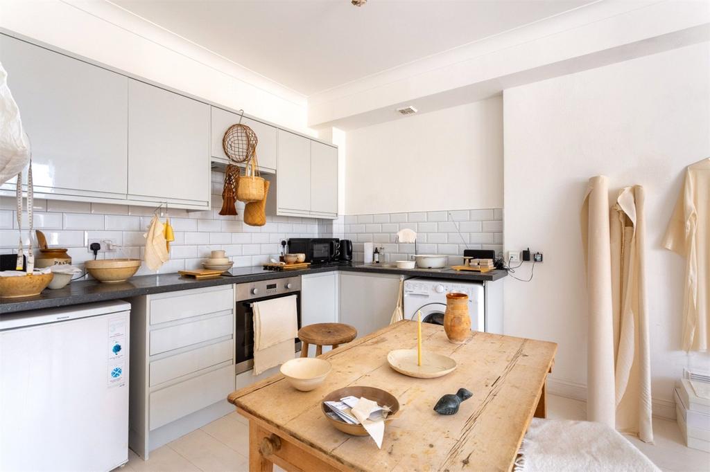 Apartment in Hove - More