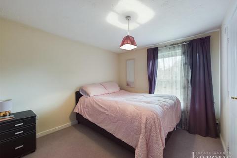 3 bedroom detached house for sale, Goldfinch Gardens, Basingstoke RG22