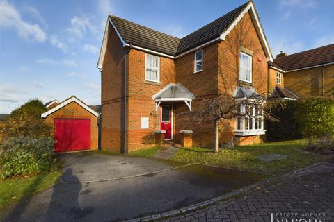 3 bedroom detached house for sale, Goldfinch Gardens, Basingstoke RG22