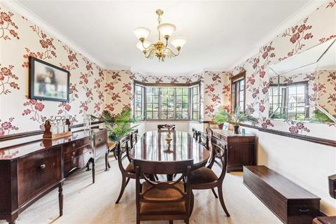 3 bedroom detached house for sale, The Crossway, London SE9