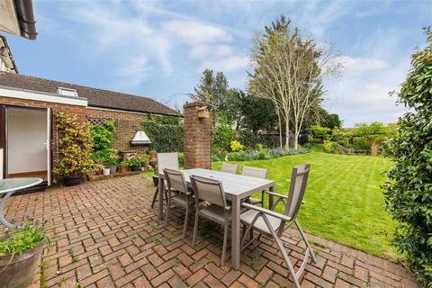 3 bedroom detached house for sale, The Crossway, London SE9