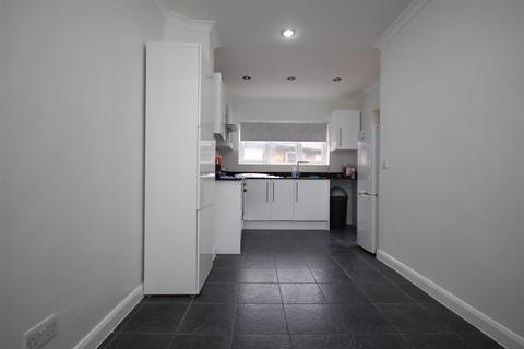 4 bedroom house to rent, Braybrook Street, East Acton, W12 0AP