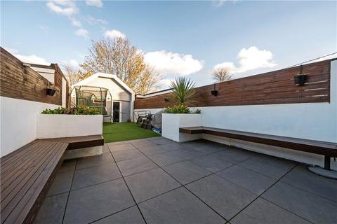 15 Slade Gardens, Erith, DA8 2HT