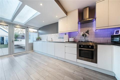 15 Slade Gardens, Erith, DA8 2HT