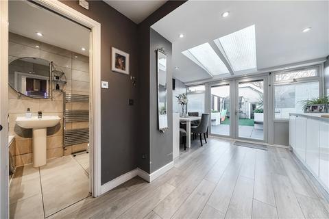 15 Slade Gardens, Erith, DA8 2HT