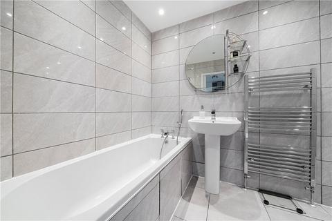 15 Slade Gardens, Erith, DA8 2HT