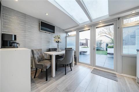 15 Slade Gardens, Erith, DA8 2HT