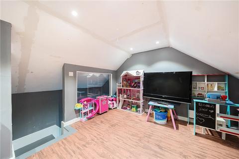 15 Slade Gardens, Erith, DA8 2HT
