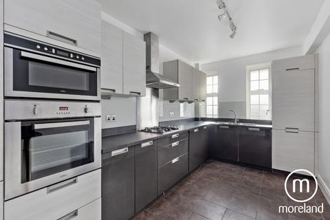 3 bedroom apartment for sale, West Heath Court, London NW11