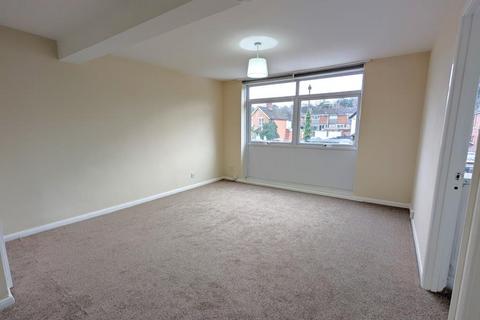 2 bedroom maisonette to rent, 146B Connaught Road, Woking GU24