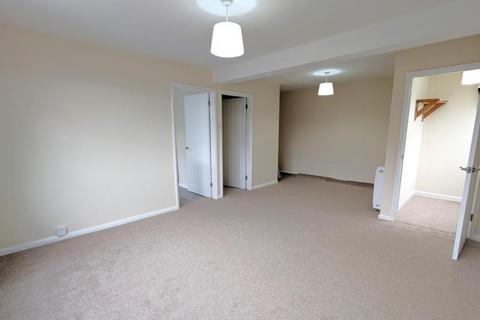 2 bedroom maisonette to rent, 146B Connaught Road, Woking GU24