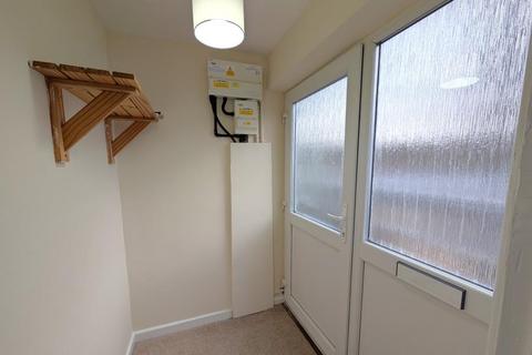 2 bedroom maisonette to rent, 146B Connaught Road, Woking GU24