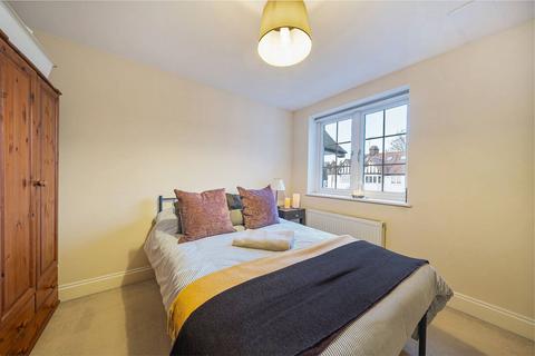 2 bedroom flat for sale, Heathfield Gardens, Brent Cross, London, NW11