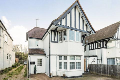 Heathfield Gardens, Brent Cross, London, NW11