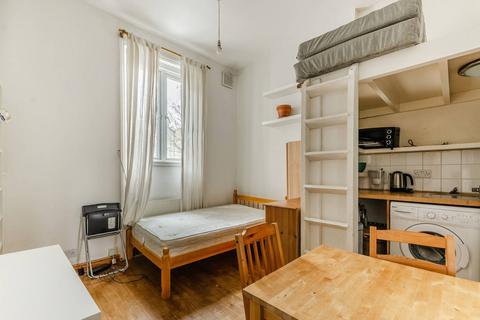 Studio to rent, Old Brompton road, Earls Court, London, SW5