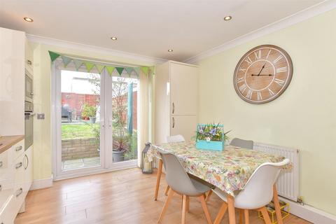 2 bedroom end of terrace house for sale, Frittenden Road, Wainscott, Rochester, Kent