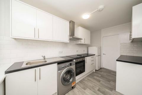 3 bedroom flat to rent, Rolls Road, London SE1