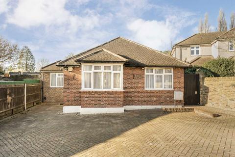 4 bedroom bungalow to rent, Matlock Way, New Malden